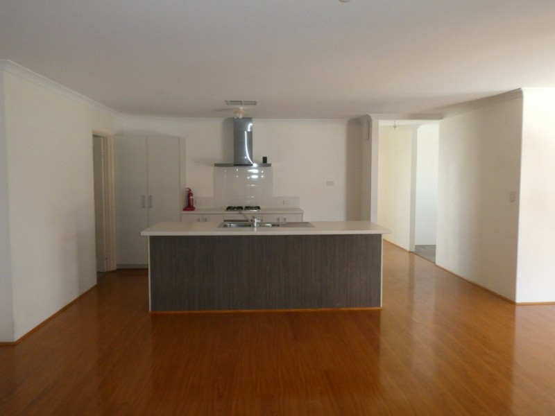 15 Munday Avenue, Brookdale WA 6112