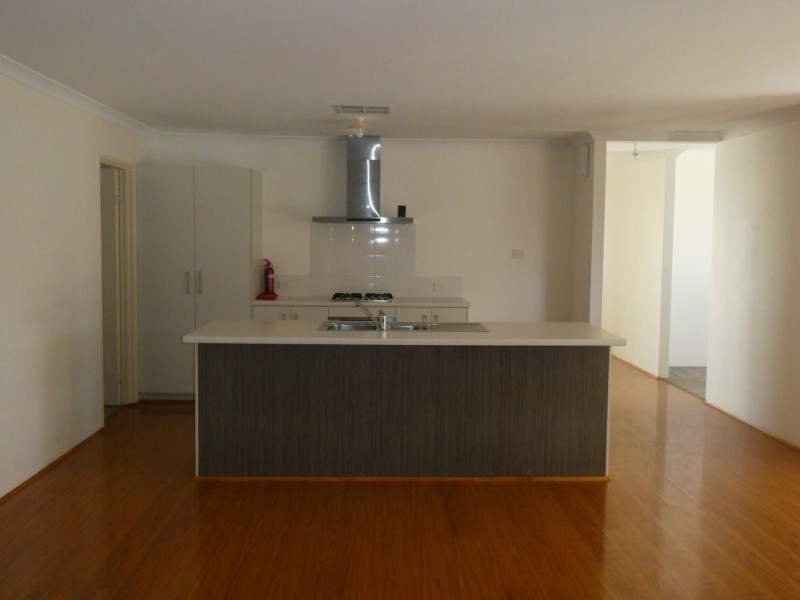 15 Munday Avenue, Brookdale WA 6112