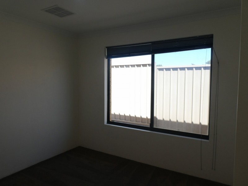 15 Munday Avenue, Brookdale WA 6112