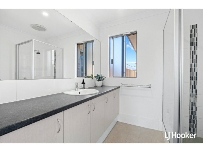 3 Oriel Lane, Piara Waters WA 6112