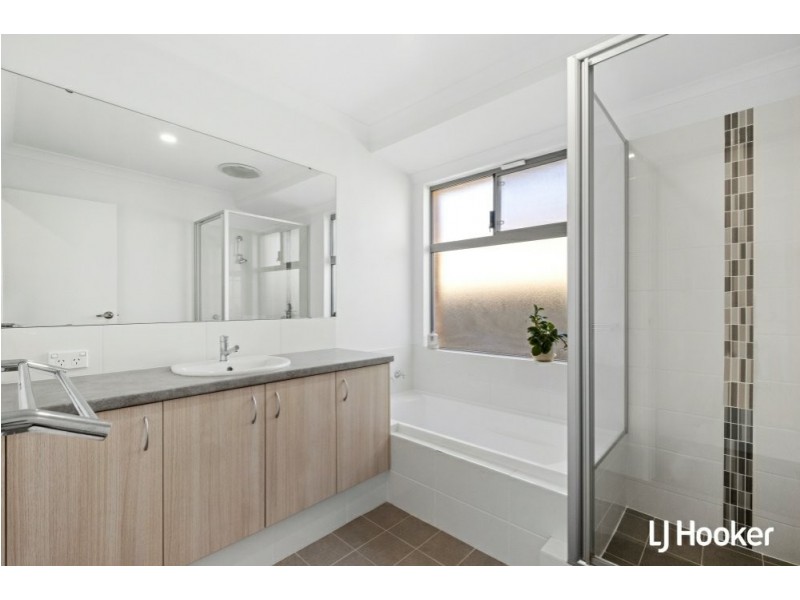 3 Oriel Lane, Piara Waters WA 6112