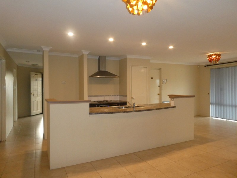 15 Parkfield Blvd, Bertram WA 6167