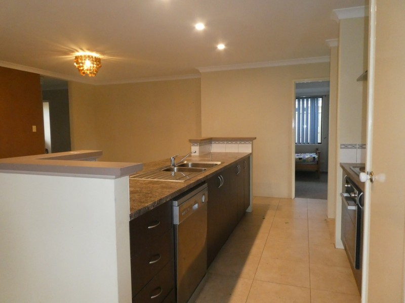 15 Parkfield Blvd, Bertram WA 6167