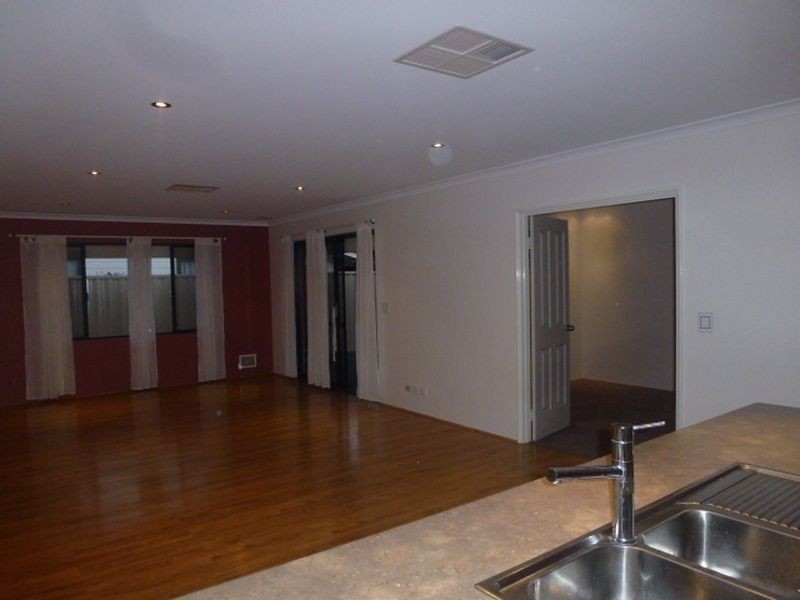 38 Little John Road, Armadale WA 6112