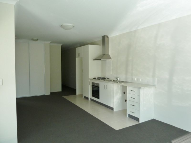 9/15 Debenham Street, Thornlie WA 6108