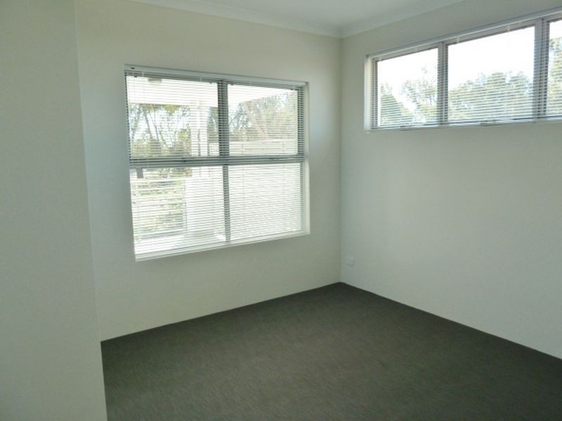 9/15 Debenham Street, Thornlie WA 6108