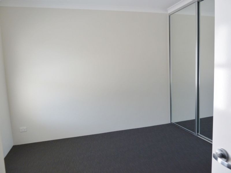 9/15 Debenham Street, Thornlie WA 6108