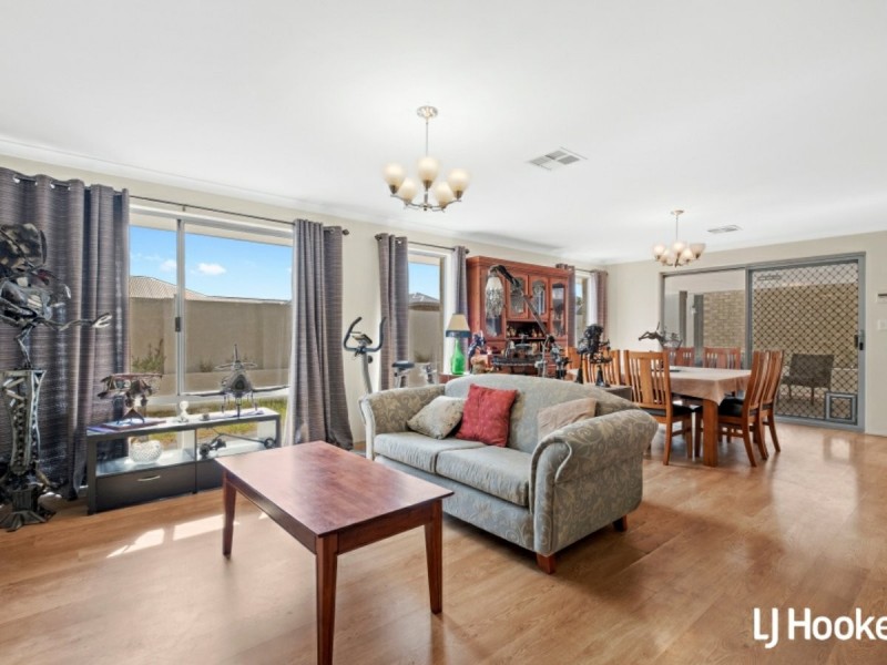 22 Strathclyde Circuit, Champion Lakes WA 6111