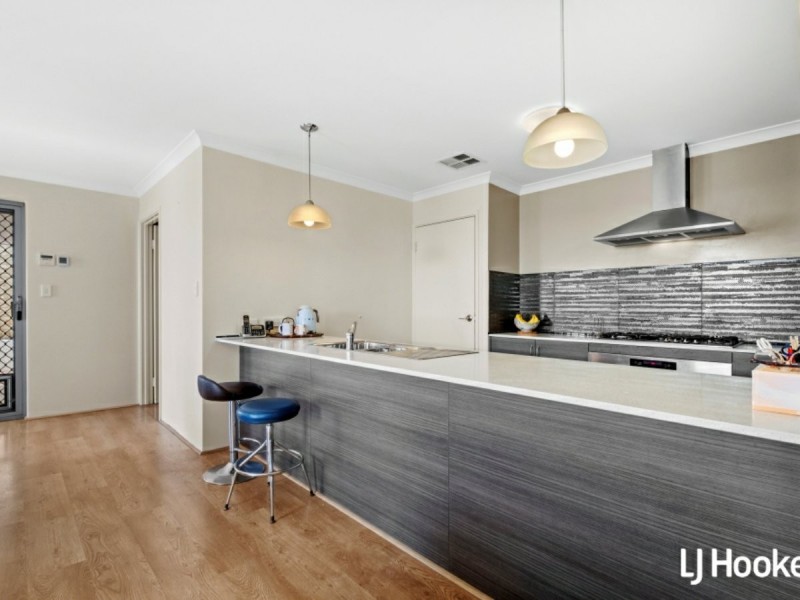 22 Strathclyde Circuit, Champion Lakes WA 6111