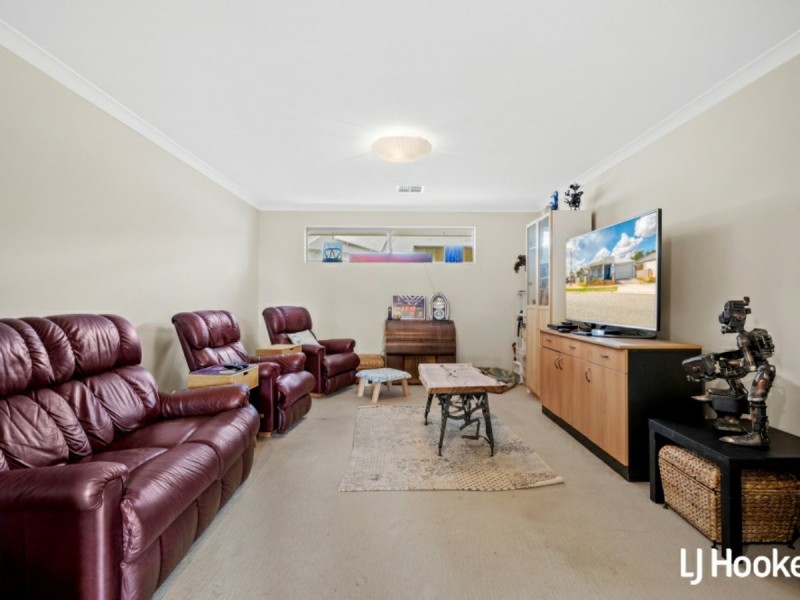 22 Strathclyde Circuit, Champion Lakes WA 6111