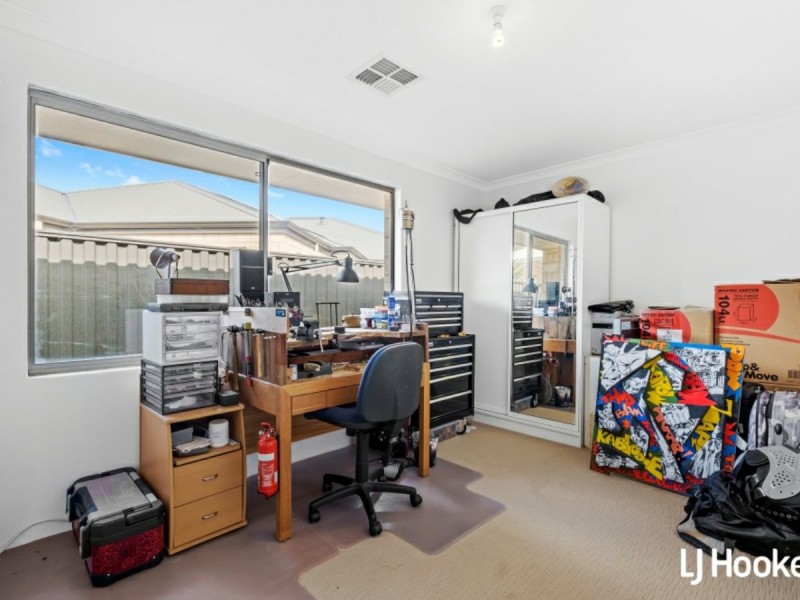 22 Strathclyde Circuit, Champion Lakes WA 6111