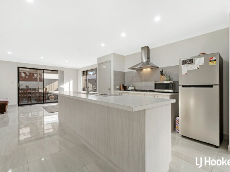 196 Honeywood Avenue, Wandi WA 6167