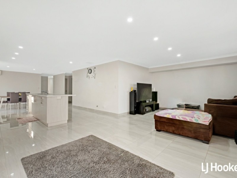 196 Honeywood Avenue, Wandi WA 6167