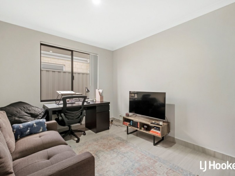 196 Honeywood Avenue, Wandi WA 6167