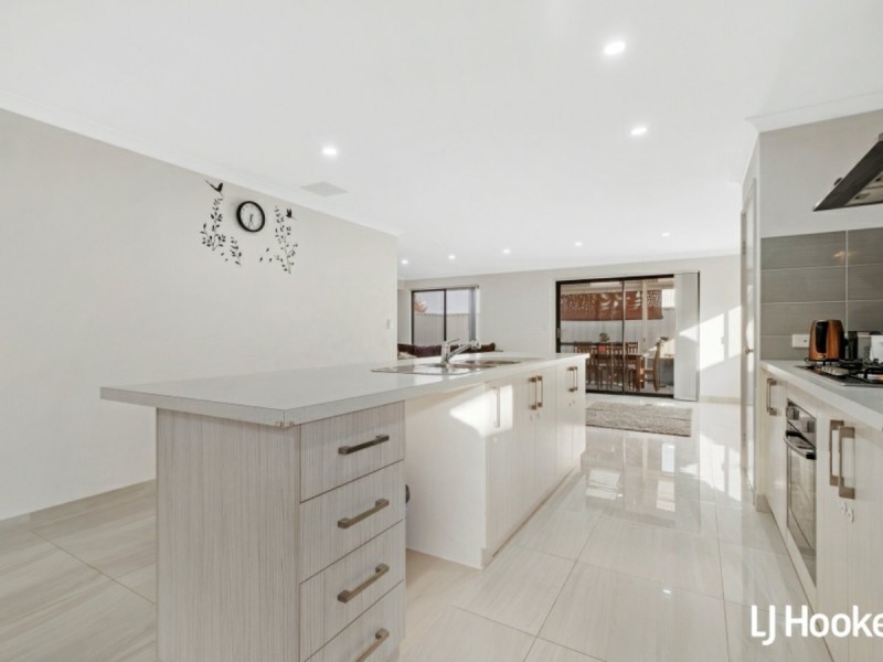 196 Honeywood Avenue, Wandi WA 6167