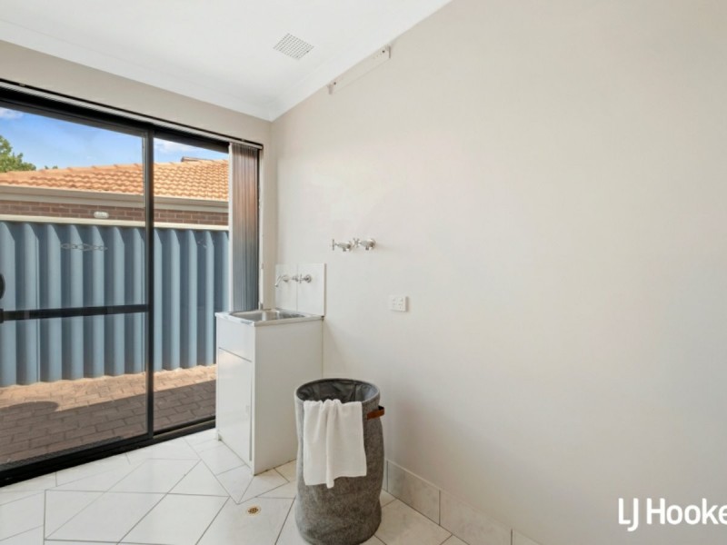 8 Linaria Way, Canning Vale WA 6155