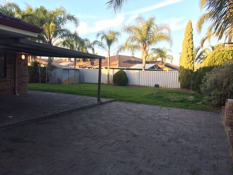 20 Mistletoe Drive, Huntingdale WA 6110