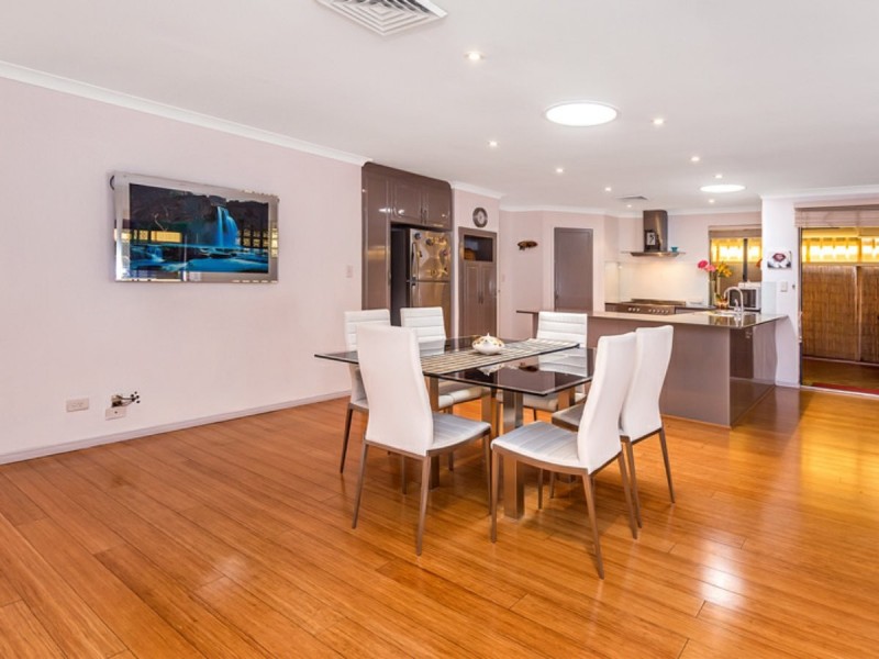 18 Aviemore Green, Canning Vale WA 6155