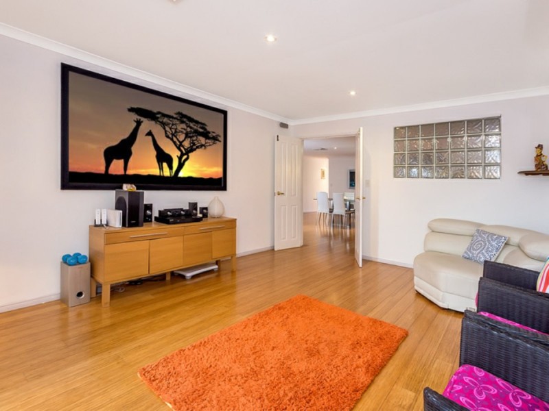 18 Aviemore Green, Canning Vale WA 6155