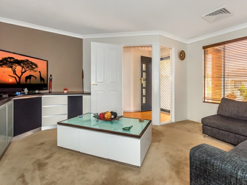18 Aviemore Green, Canning Vale WA 6155