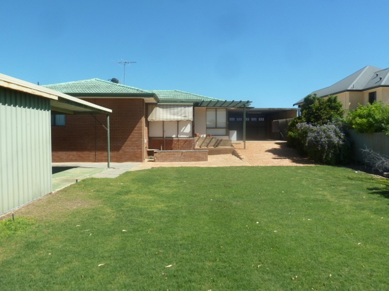 109 Rockingham Beach Road, Rockingham WA 6168