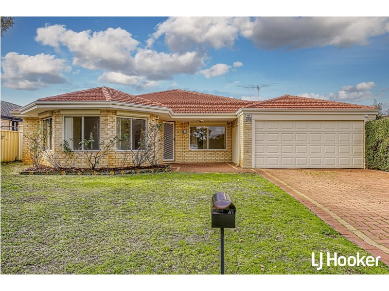 11 ROSEWOOD LANE, Thornlie WA 6108