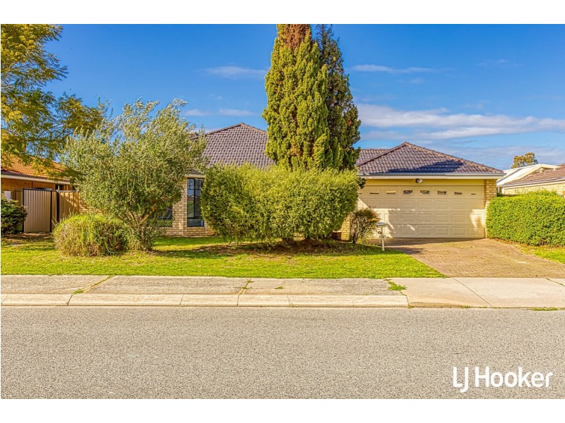 16 Bridge Road, Canning Vale WA 6155