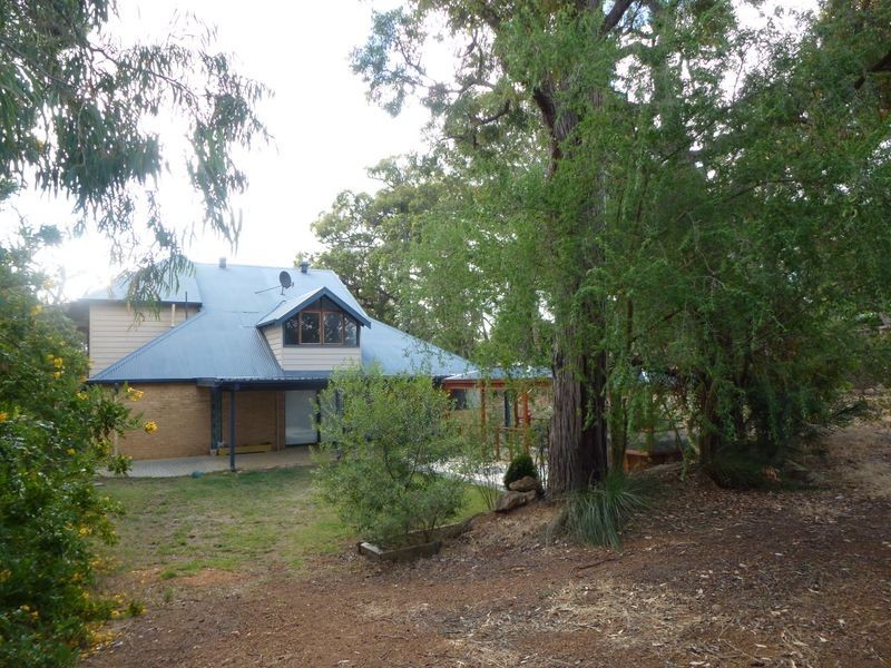 30 Mackie Road, Roleystone WA 6111