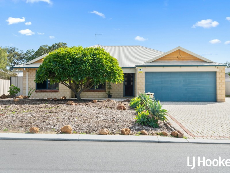 15 Shearwater Way, Gosnells WA 6110