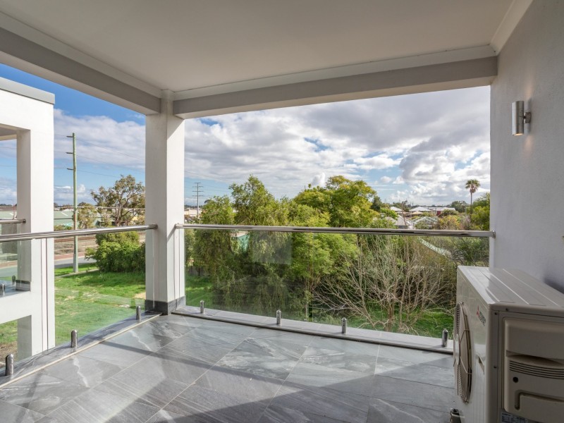 205/348 Railway Parade, Beckenham WA 6107