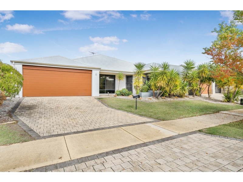 14 Kalinda Pass, Piara Waters WA 6112