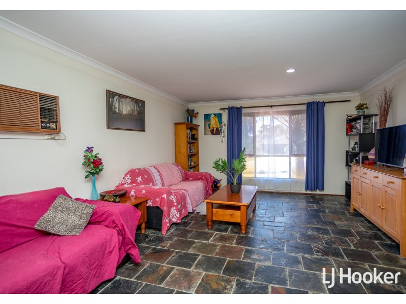 8 Rosekelly Road, Gosnells WA 6110