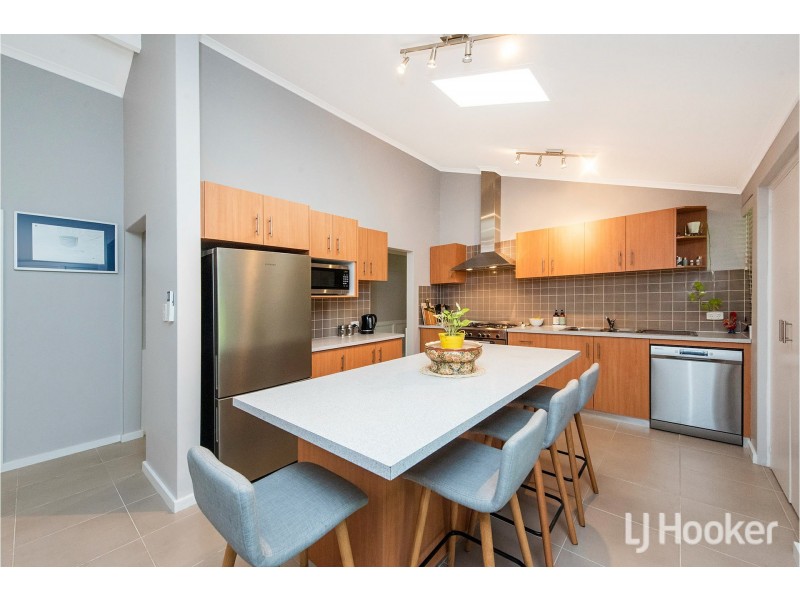 14 Grenadier Drive, Thornlie WA 6108