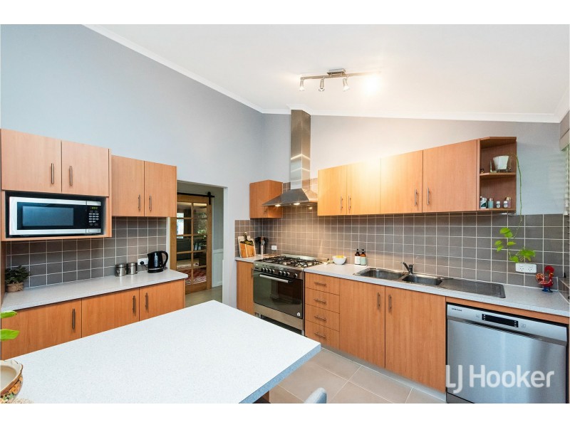 14 Grenadier Drive, Thornlie WA 6108