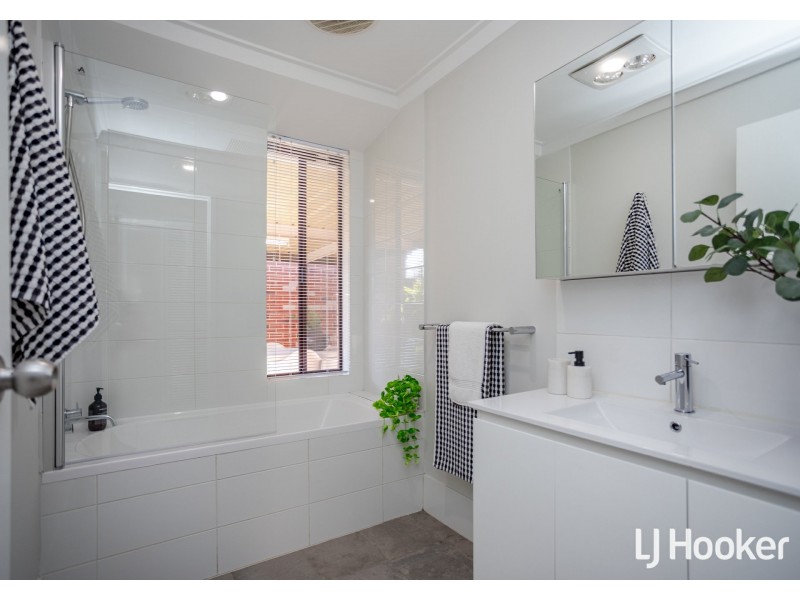 33A Murchison Way, Gosnells WA 6110