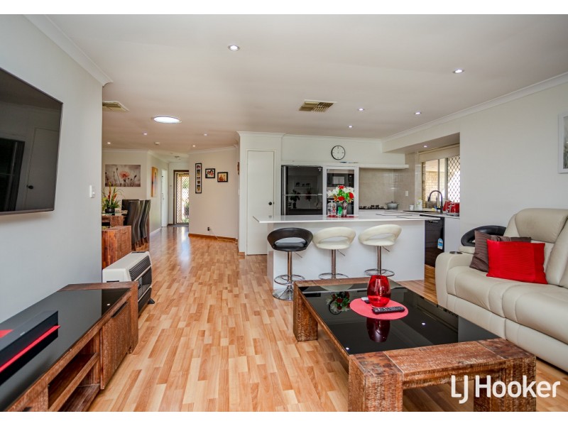 67 Forest Lakes Drive, Thornlie WA 6108