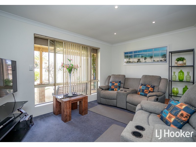 67 Forest Lakes Drive, Thornlie WA 6108