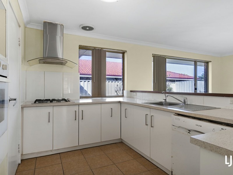21 Allen Court, Queens Park WA 6107