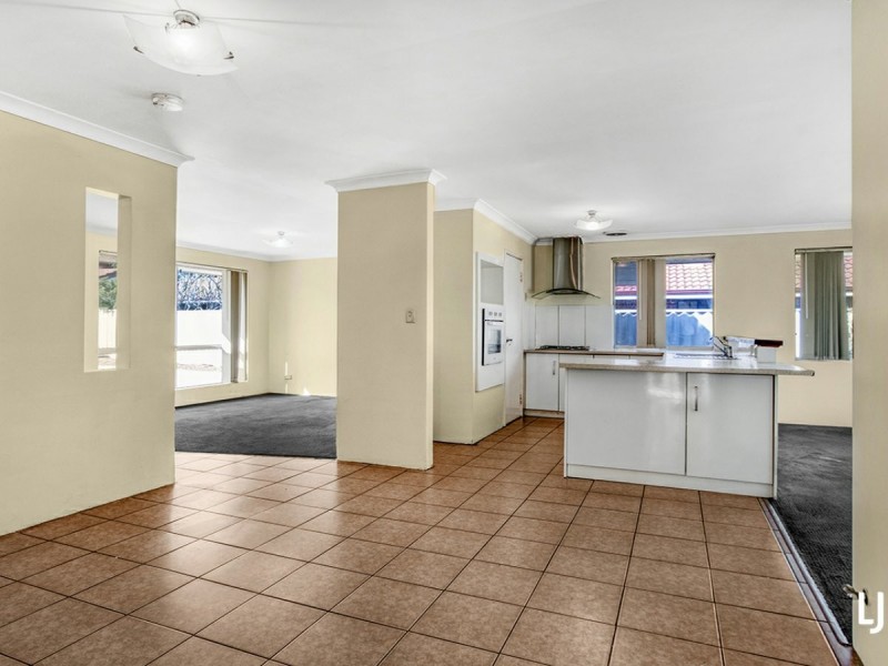 21 Allen Court, Queens Park WA 6107