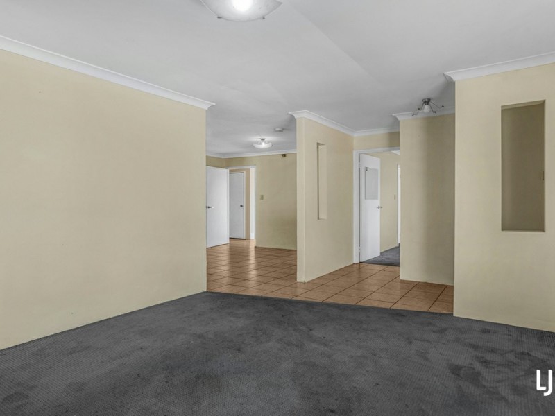 21 Allen Court, Queens Park WA 6107