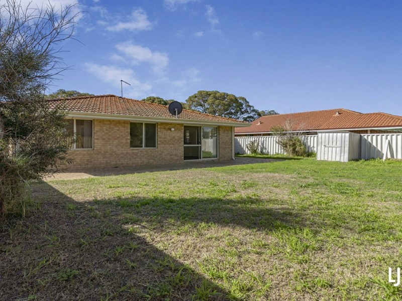 21 Allen Court, Queens Park WA 6107