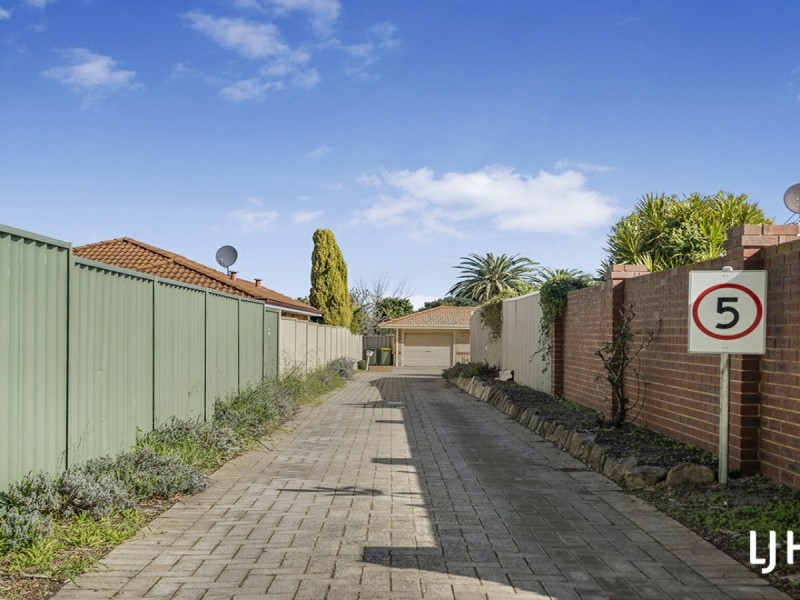 21 Allen Court, Queens Park WA 6107
