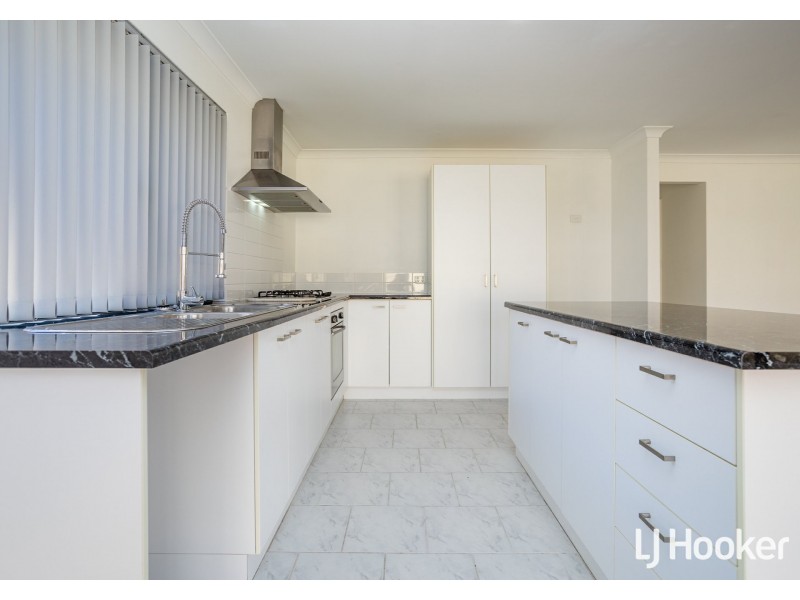 6 Finsbury Drive, Thornlie WA 6108