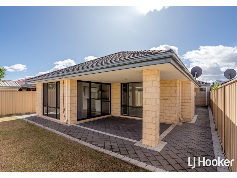 6 Finsbury Drive, Thornlie WA 6108
