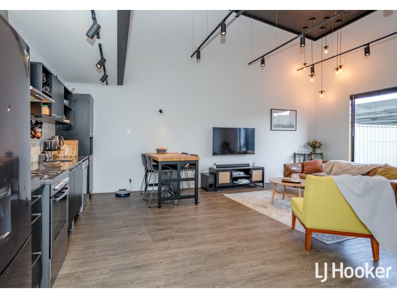 21 Livorno Boulevard, Piara Waters WA 6112