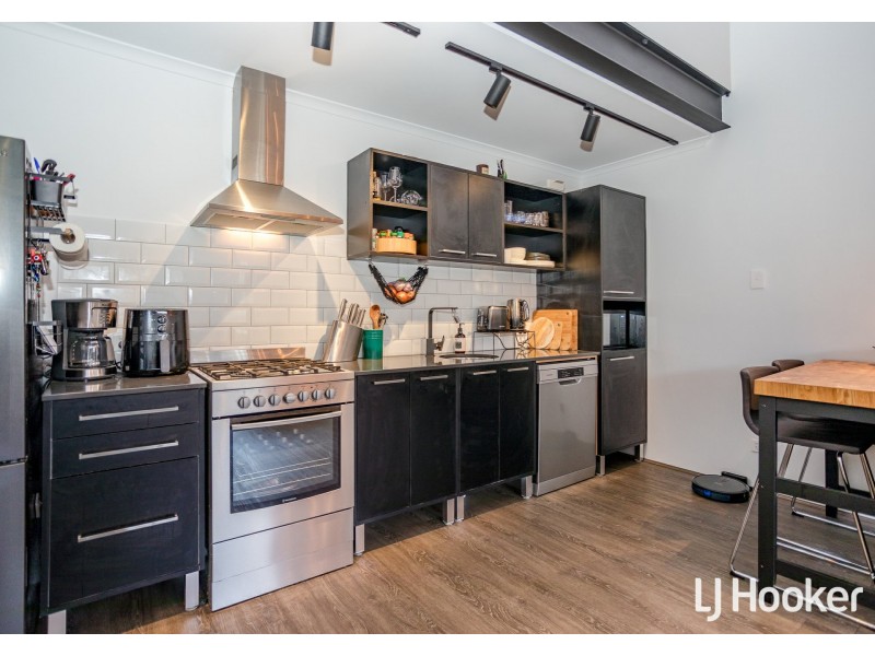 21 Livorno Boulevard, Piara Waters WA 6112