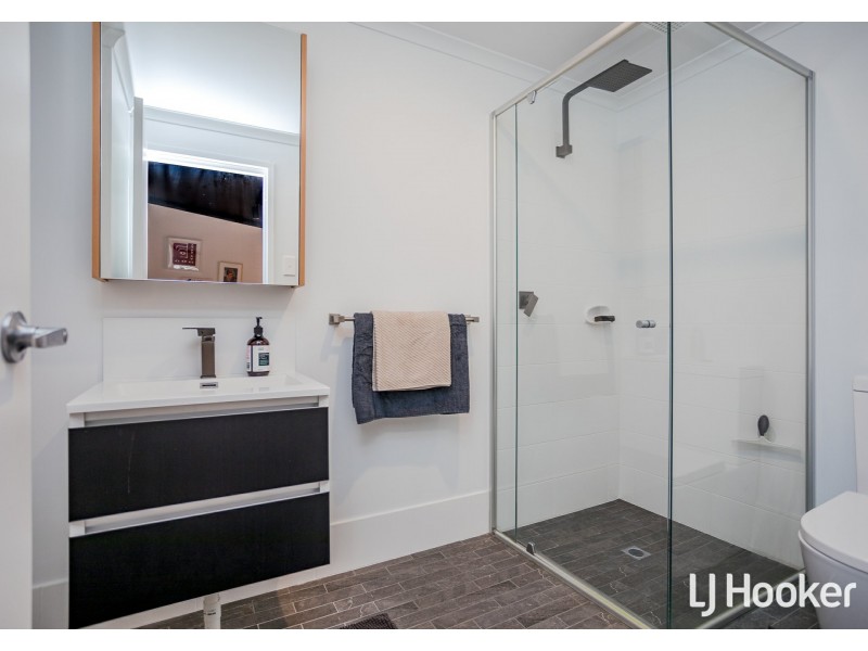 21 Livorno Boulevard, Piara Waters WA 6112