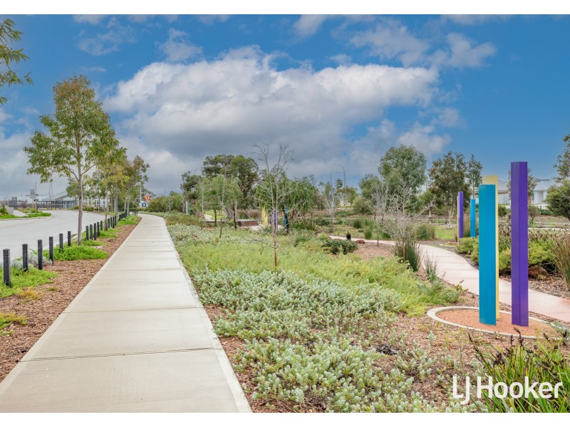 21 Livorno Boulevard, Piara Waters WA 6112
