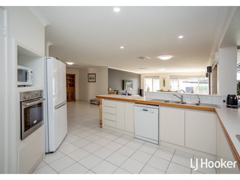 2 Heath Place, Thornlie WA 6108