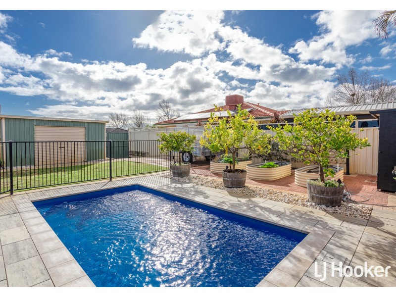 2 Heath Place, Thornlie WA 6108